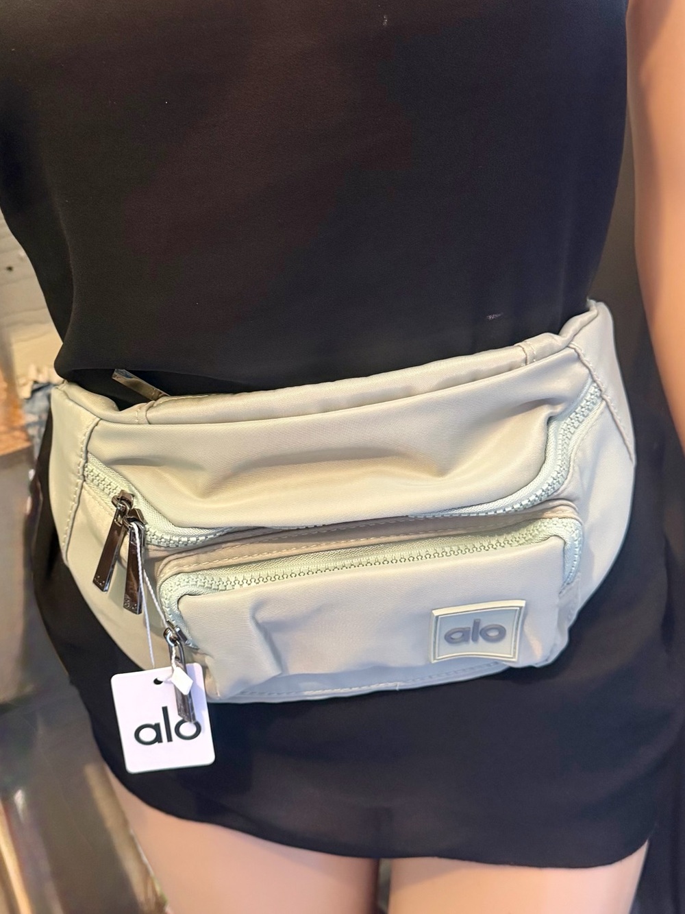 ALO Yoga Light Green Belt Bag / Fanny Pack - Picture 14 of 16